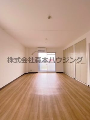 【居間・リビング】 | 　昇栄マンションⅡ | 明るいリビングです