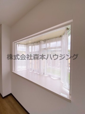 【内装】 | 　昇栄マンションⅡ | 出窓が明るくしてくれます
