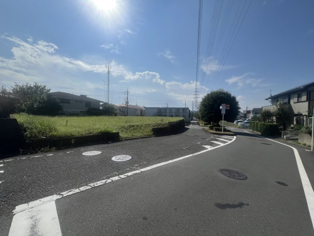 日野市平山４丁目の売地の前面道路含む現地写真
