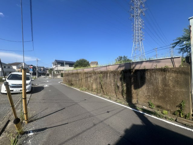 日野市平山４丁目の売地の前面道路含む現地写真