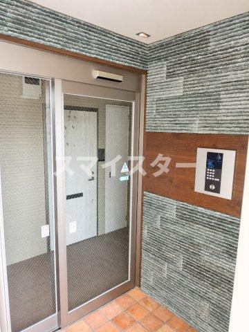 さいたま市緑区東浦和２丁目の賃貸マンションのエントランス