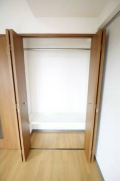 調布市国領町１丁目の賃貸マンションの収納