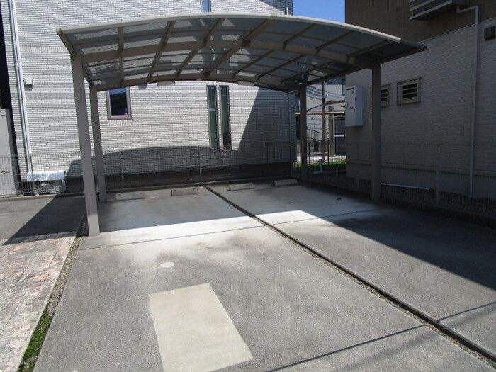コリーヌ　B棟の駐車場