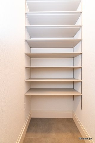 リヴェール中御所　Aの玄関