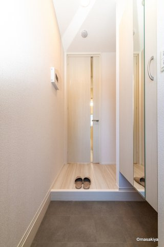 リヴェール中御所　Aの玄関