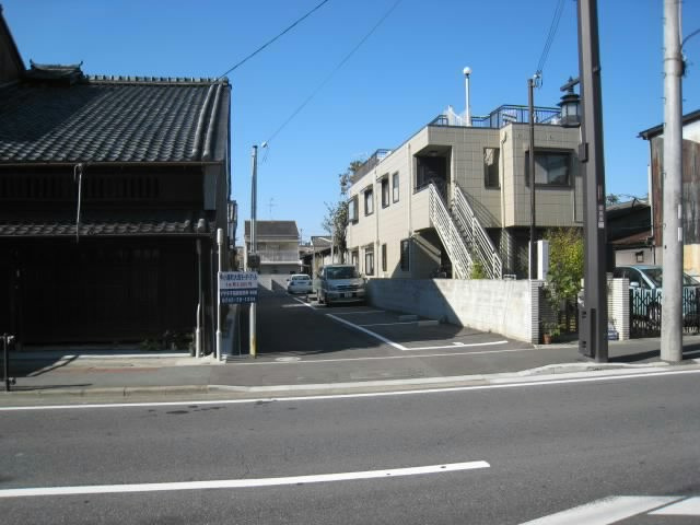 今小路町大西モータープールの外観