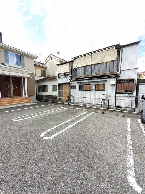 ルミエール　カモチ　Ｂの駐車場|駐車場