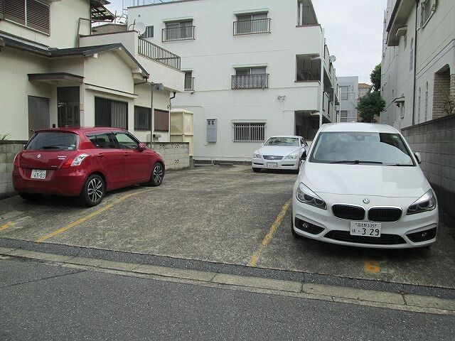 Ｂａｓｅ　E-147の駐車場