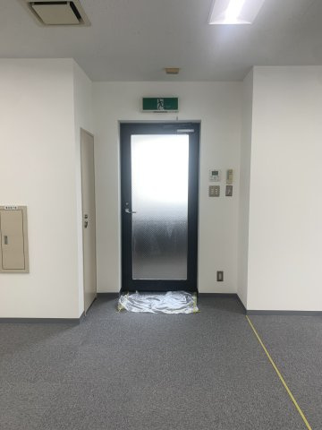 第二弥助ビルの玄関