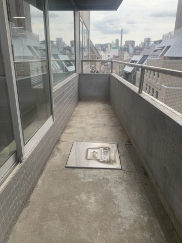 第二弥助ビルのバルコニー