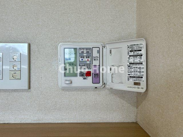 クレストフォルム南砂仙台堀川公園の冷暖房・空調設備|【床暖房】冬は足元から暖めてくれる床暖房はエアコンとは違って埃が舞いませんので健康にも良さそうですね。