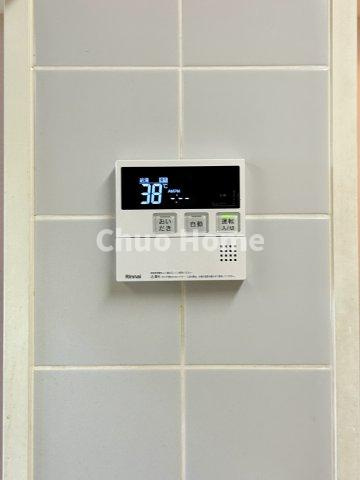 クレストフォルム南砂仙台堀川公園の発電・温水設備|【給湯リモコン】外での一日を忘れさせてくれるオートバス機能でお好みの湯量・温度に調整された浴槽。