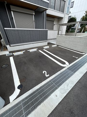尼崎市塚口町６丁目のアパートの駐車場