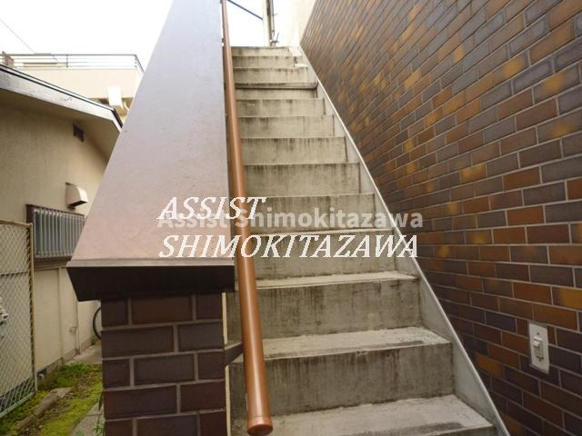 須永アパートのエントランス