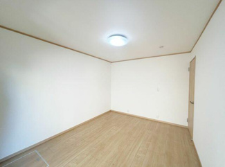 【洋室】 | 甲斐市西八幡　中古戸建 リフォーム済み 南向き | 1階　洋室　6帖