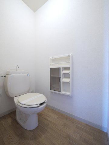 ドミール　Ｍのトイレ|※写真は別の部屋のものです。
