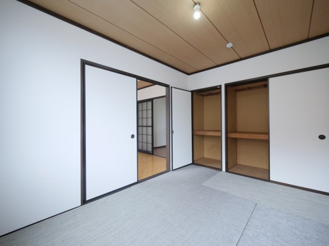ハイツ今在家A棟の和室