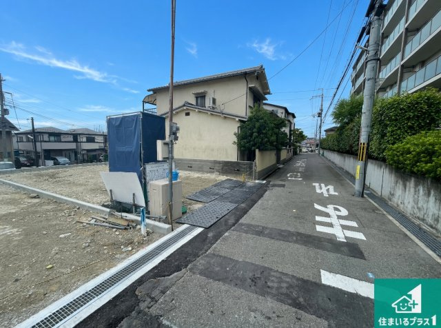 ■枚方市田宮本町　第1期　新築一戸建ての前面道路含む現地写真|周辺は落ち着いた街並みの住宅地！子育てがしやすい住環境です！まだ未完成ですが、現地でしかわからない事もございます。是非一度ご覧ください。