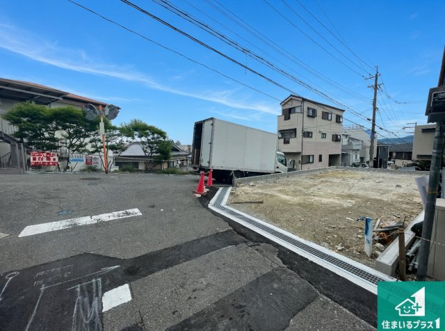 ■枚方市田宮本町　第1期　新築一戸建ての前面道路含む現地写真|周辺は落ち着いた街並みの住宅地！子育てがしやすい住環境です！まだ未完成ですが、現地でしかわからない事もございます。是非一度ご覧ください。