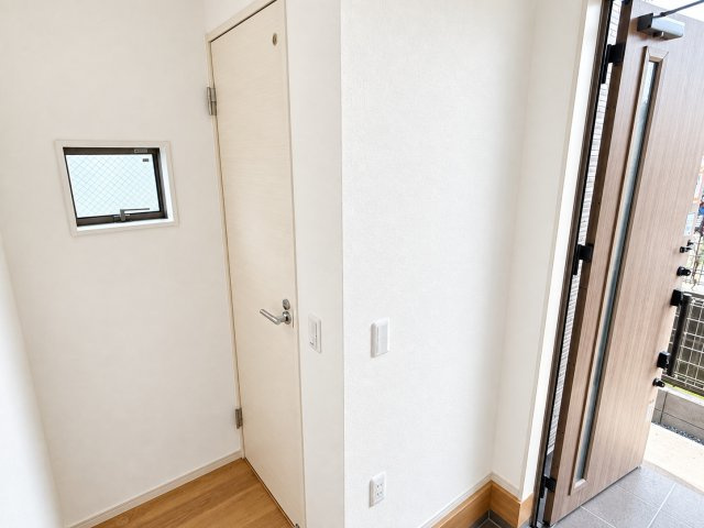 戸建 宇治市大久保町上ノ山のその他|玄関中