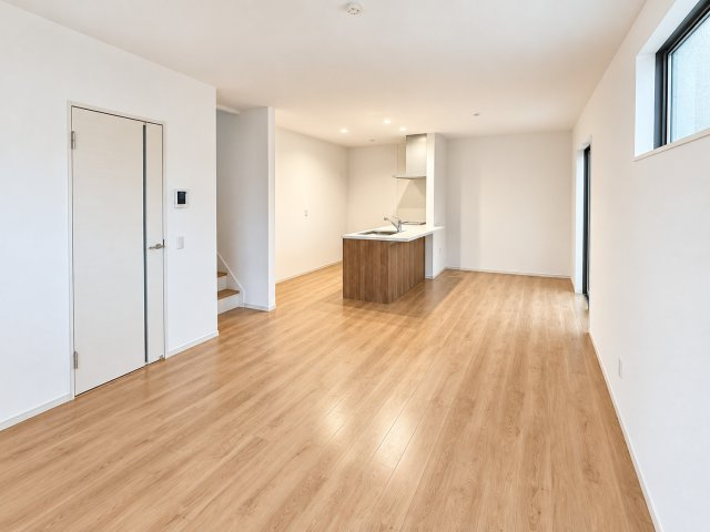 戸建 宇治市大久保町上ノ山の居間・リビング|広々18帖のLDK