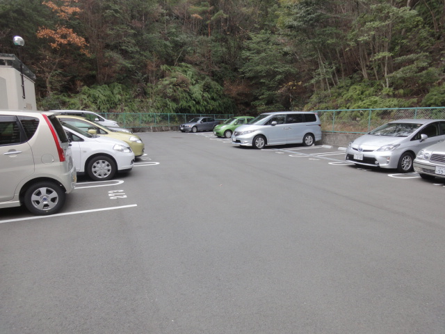 サンハイツ宝塚五月台B棟の駐車場