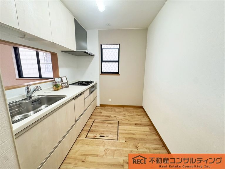 神戸市東灘区森北町7丁目　中古戸建のキッチン