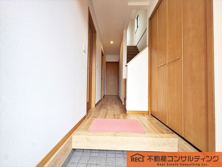 神戸市東灘区森北町7丁目　中古戸建の玄関