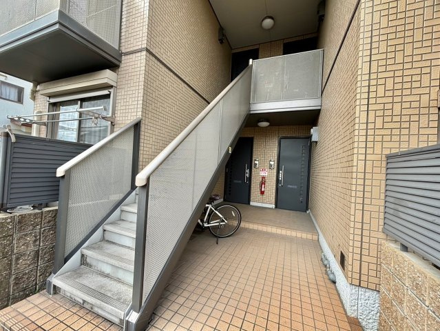ヴィラージュ西庄　B棟のエントランス