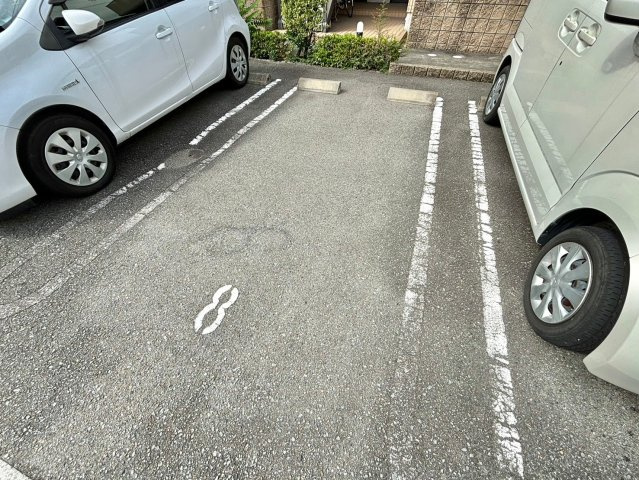 ヴィラージュ西庄　B棟の駐車場