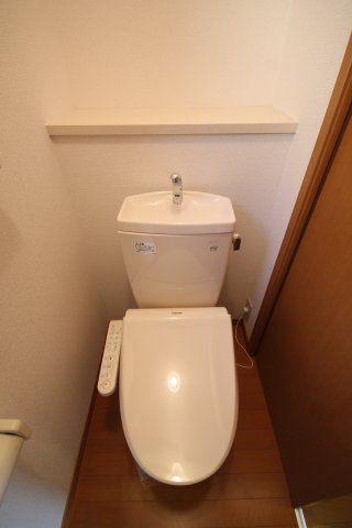 クレール春木のトイレ|※同物件別号室の写真になります