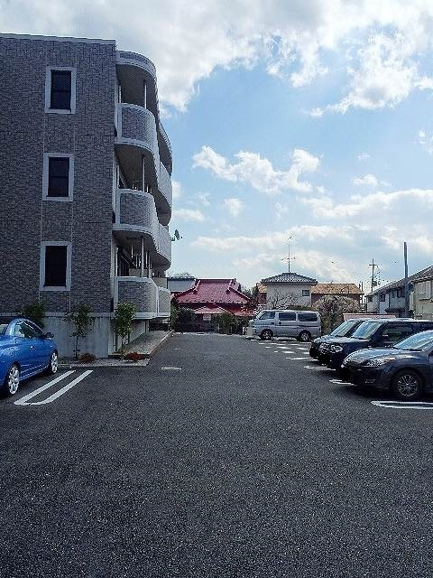グランシャリオの駐車場