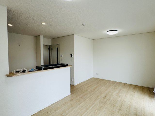 八王子市　泉町　新築一戸建て　２７期の内装|～14.5帖の明るいLDKで、家族団欒の時間をお過ごしいただけます～