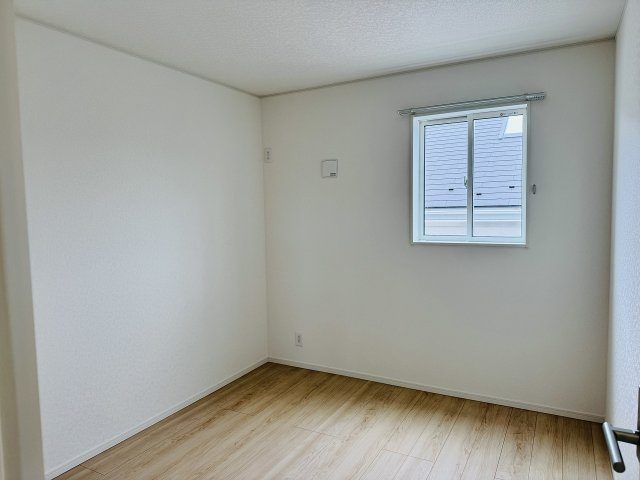 八王子市　泉町　新築一戸建て　２７期の子供部屋|～2階5.25帖の洋室　2面採光で明るく風通しの良いお部屋です～