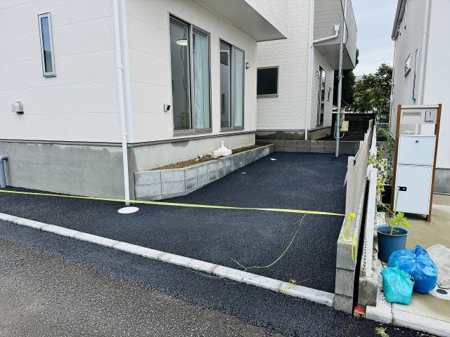 八王子市　泉町　新築一戸建て　２７期の駐車場|～建物南側・北側にカースペースあり、計2台駐車可能～