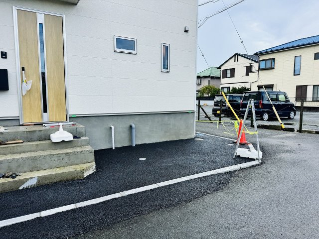 八王子市　泉町　新築一戸建て　２７期の駐車場|～建物南側・北側にカースペースあり、計2台駐車可能～