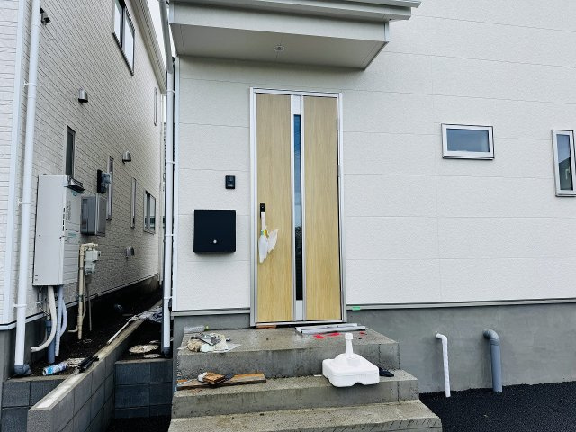 八王子市　泉町　新築一戸建て　２７期の玄関|～玄関は安心のWロックキーを採用～