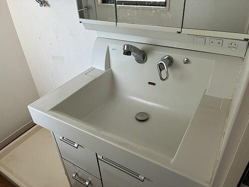 ピアコート上野毛の独立洗面台|朝の身支度には欠かせない独立洗面化粧台