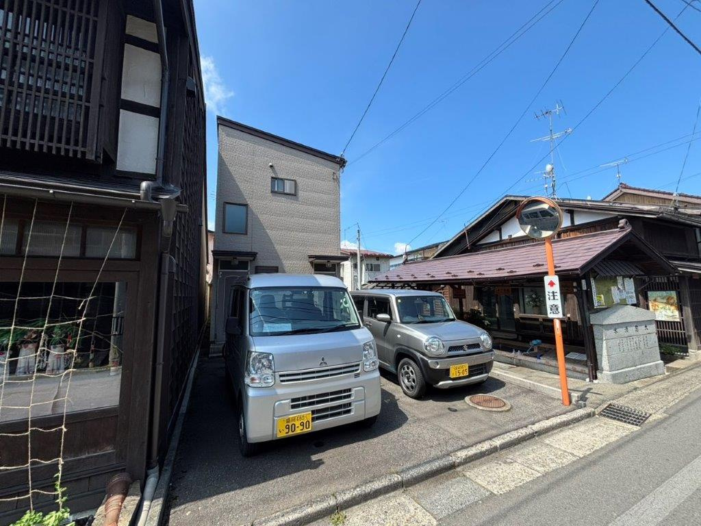 ジュエリーハウス99の駐車場