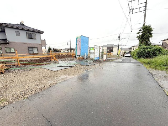 あきる野市油平 全２棟２号棟　新築戸建の前面道路含む現地写真
