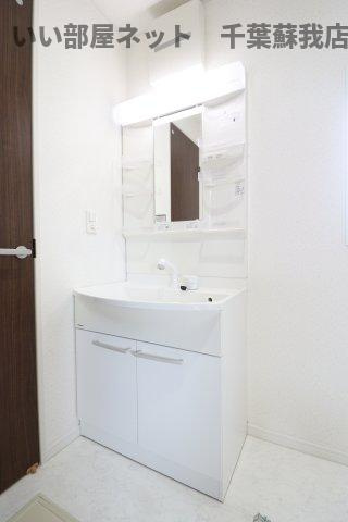 ナリトモ蘇我Ｂの洗面所|ゆったりとスペースのある洗面所