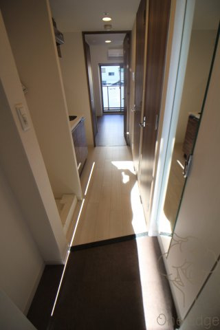 プレサンス新大阪ストリームの玄関