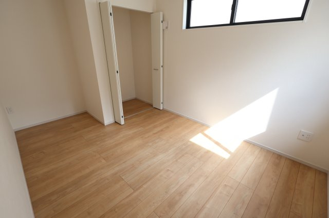 《仲介手数料無料》大宮区上小町1041新築一戸建てKEIAI GRACEの洋室|2階 6帖