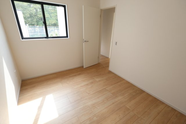《仲介手数料無料》大宮区上小町1041新築一戸建てKEIAI GRACEの洋室|2階 6帖