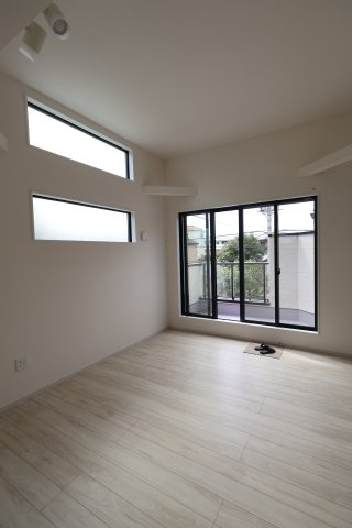 《仲介手数料無料》大宮区上小町1041新築一戸建てKEIAI GRACEの居間・リビング
