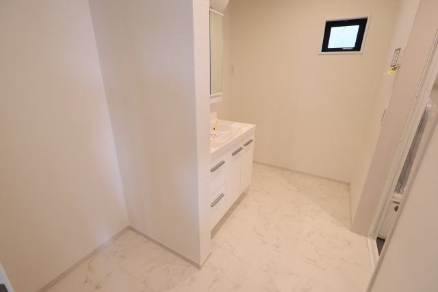 《仲介手数料無料》大宮区上小町1041新築一戸建てKEIAI GRACEのランドリースペース