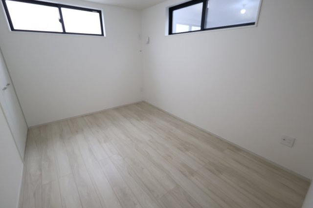 《仲介手数料無料》大宮区上小町1041新築一戸建てKEIAI GRACEの洋室|1階 6帖 納戸扱い