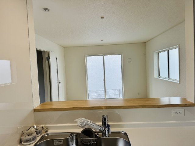 八王子市　泉町　新築一戸建て　２７期の内装|～リビング側の家族とコミュニケーションをとりやすいキッチンです～