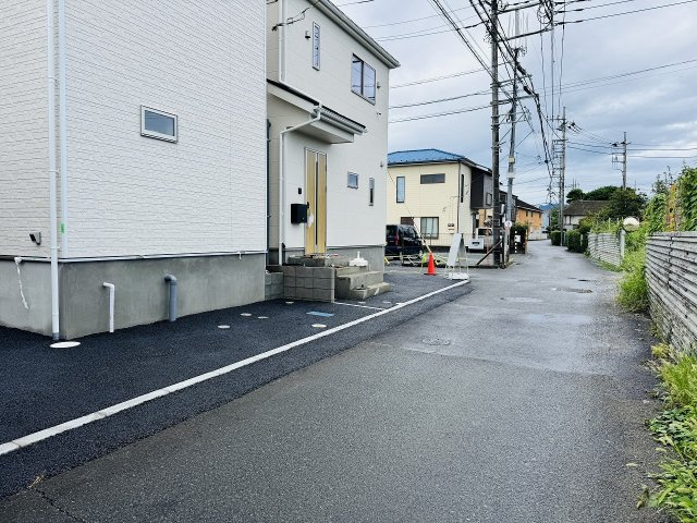 八王子市　泉町　新築一戸建て　２７期の前面道路含む現地写真|～北側4ｍ道路に面しています～