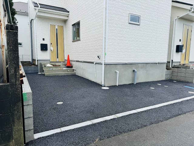 八王子市　泉町　新築一戸建て　２７期の駐車場|～カースペースは1台分～
